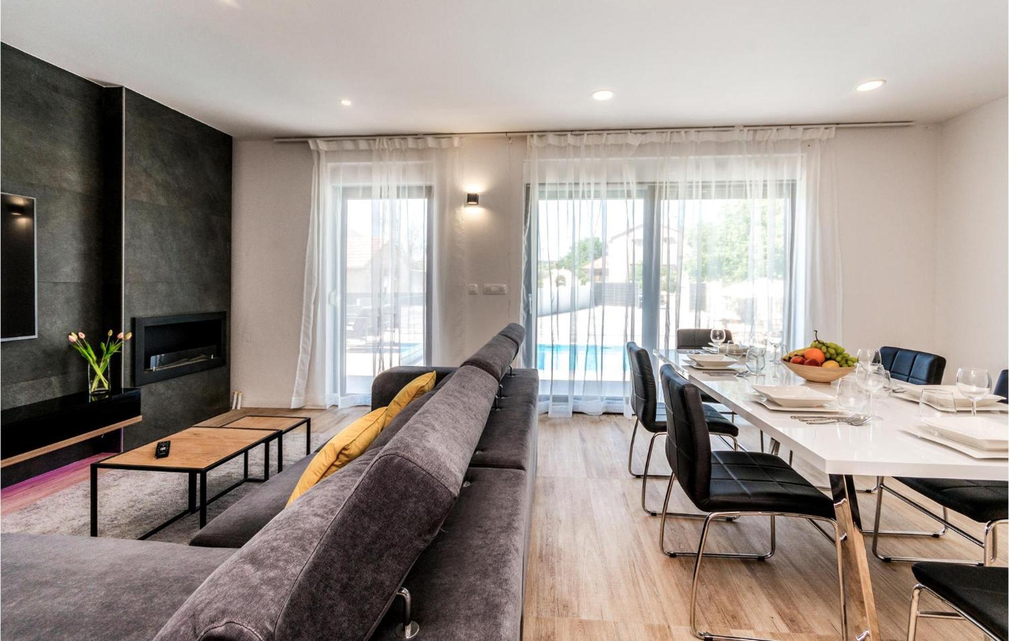 3 Bedroom Beautiful Home In Rastane Donje Donje Rastane Екстериор снимка