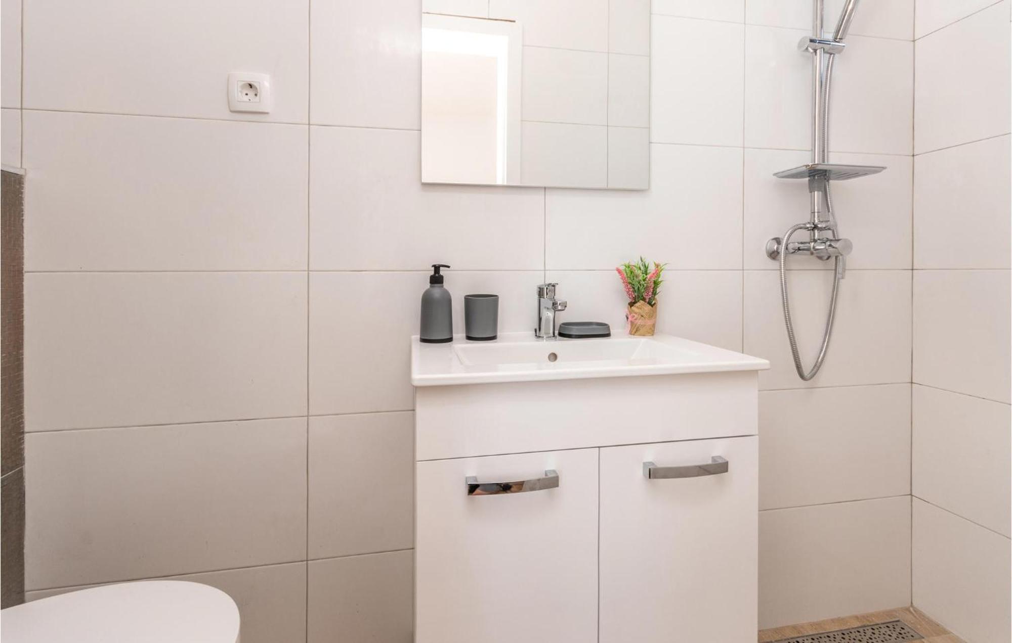 3 Bedroom Beautiful Home In Rastane Donje Donje Rastane Екстериор снимка