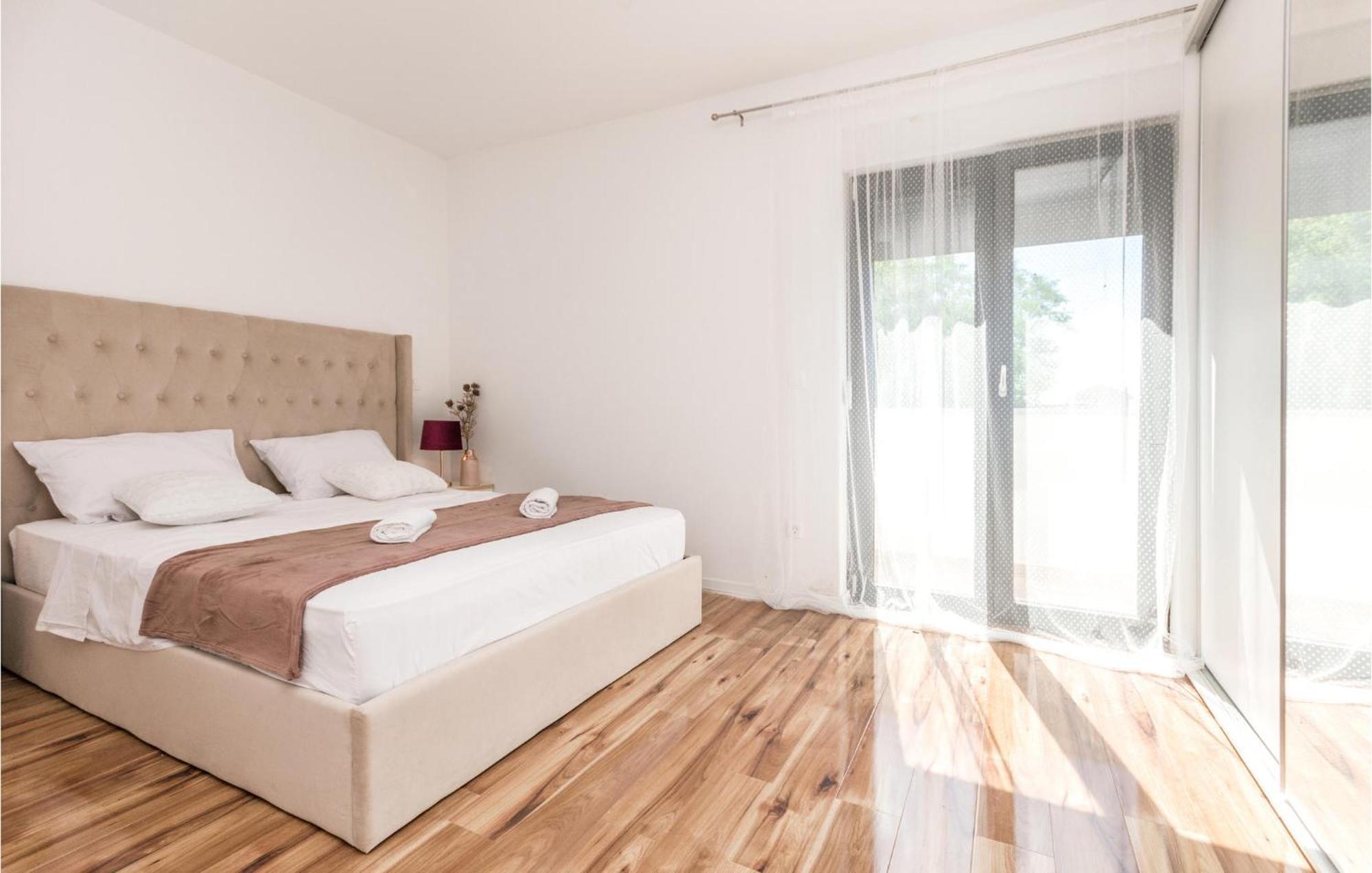 3 Bedroom Beautiful Home In Rastane Donje Donje Rastane Екстериор снимка