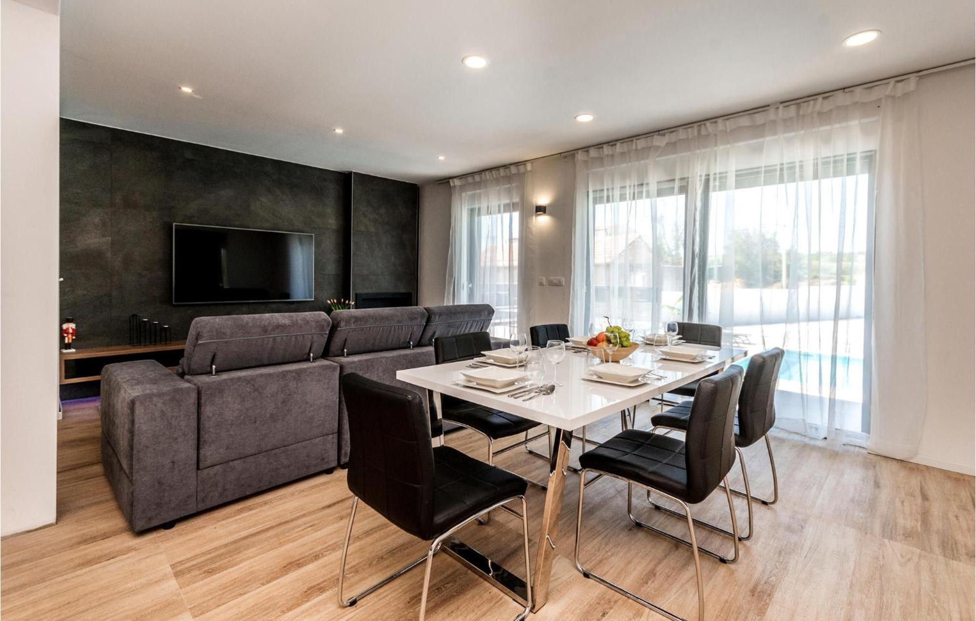 3 Bedroom Beautiful Home In Rastane Donje Donje Rastane Екстериор снимка